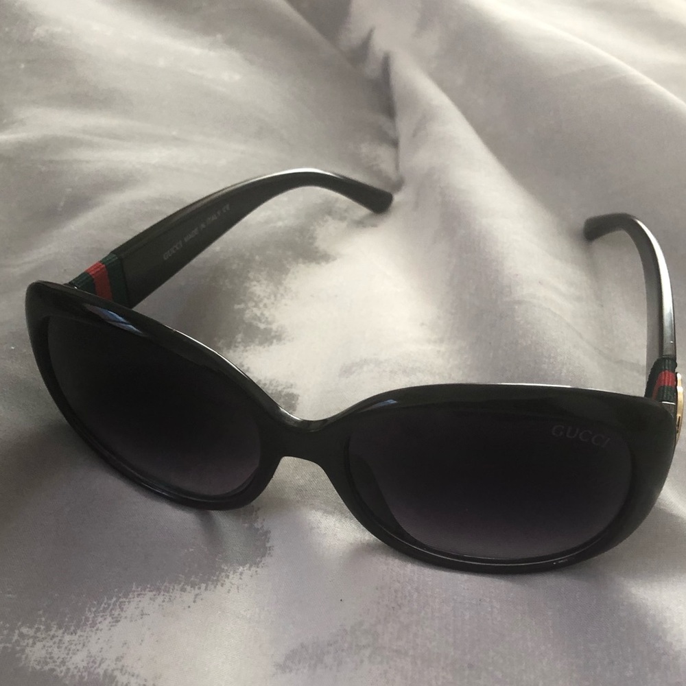 black gucci glasses